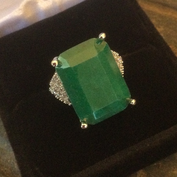 Atlanta Gem & Mineral Show Jewelry - Genuine India Emerald Ring ! Amazing cut & color !